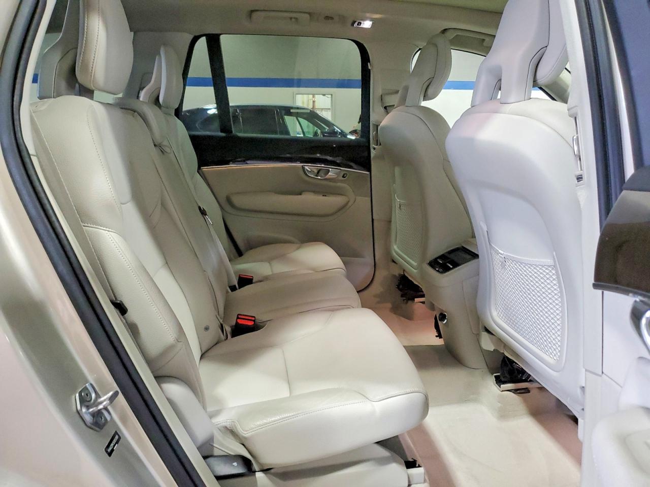 2016 VOLVO XC90 SV42 Momentum