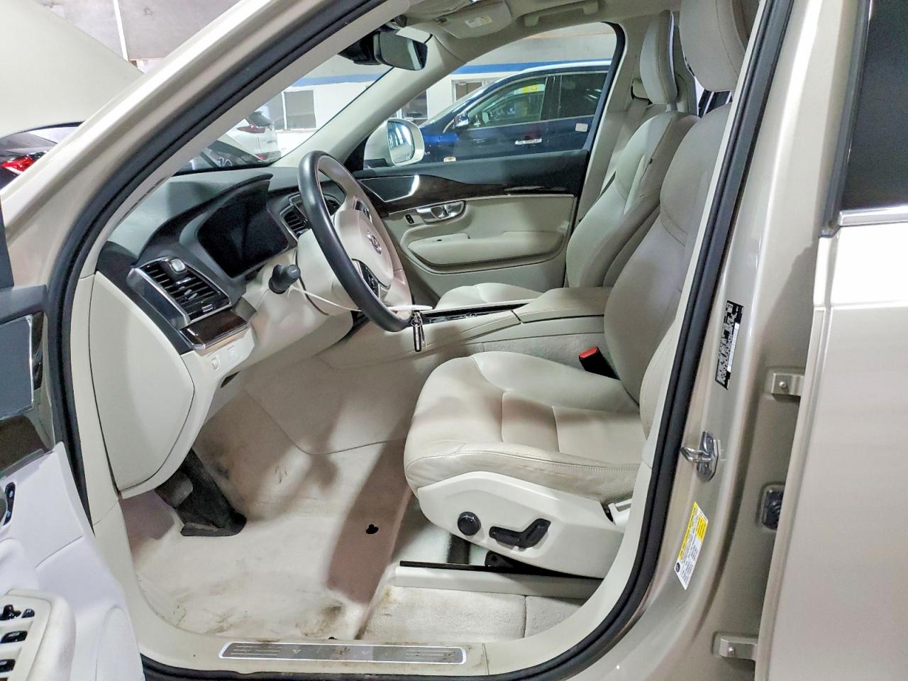 2016 VOLVO XC90 SV42 Momentum