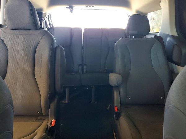2022 KIA CARNIVAL LX, LX Seat Package