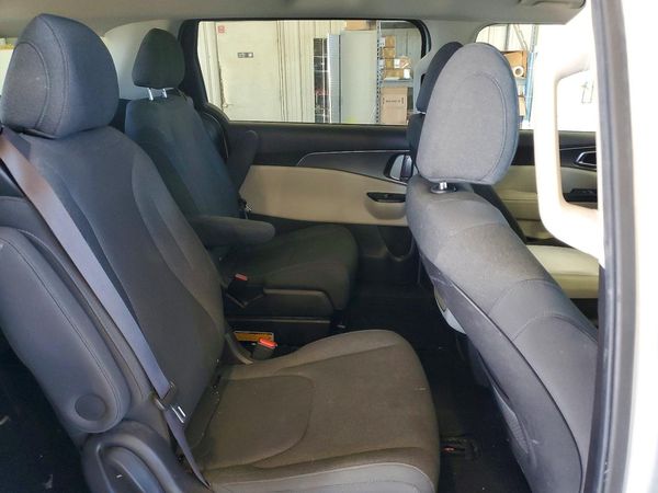 2022 KIA CARNIVAL LX, LX Seat Package