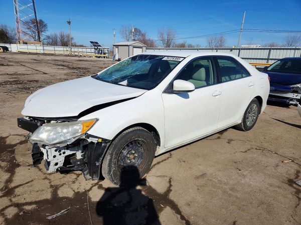 2014 TOYOTA CAMRY