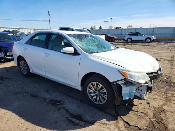 2014 TOYOTA CAMRY