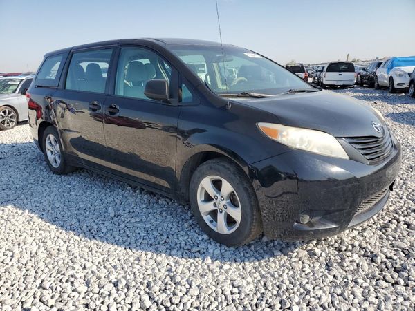 2014 TOYOTA SIENNA