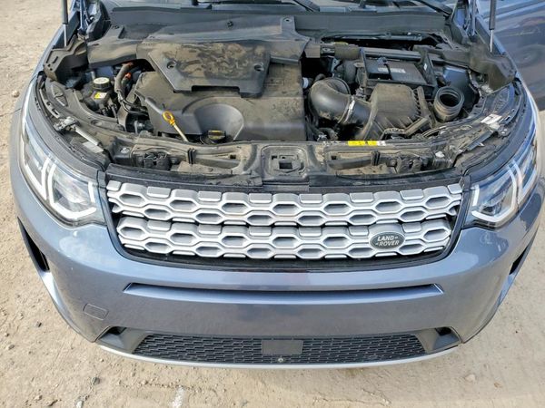 2021 LAND ROVER DISCOVERY S — Engine bay