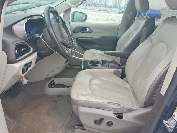 2019 CHRYSLER PACIFICA Touring L — DENT