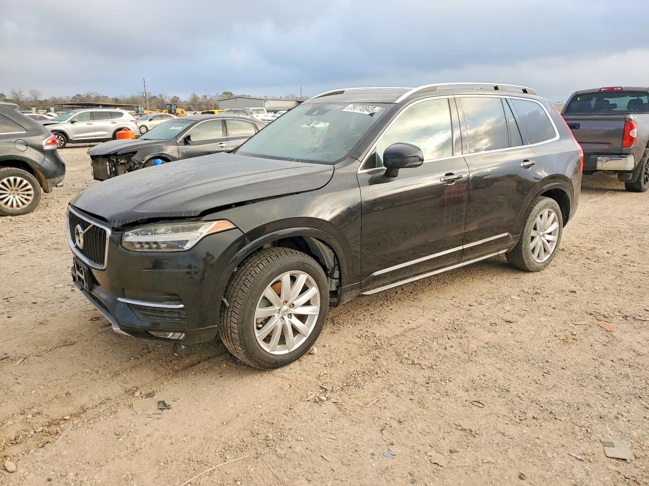 2016 VOLVO XC90 SV42 Momentum — Front 3/4