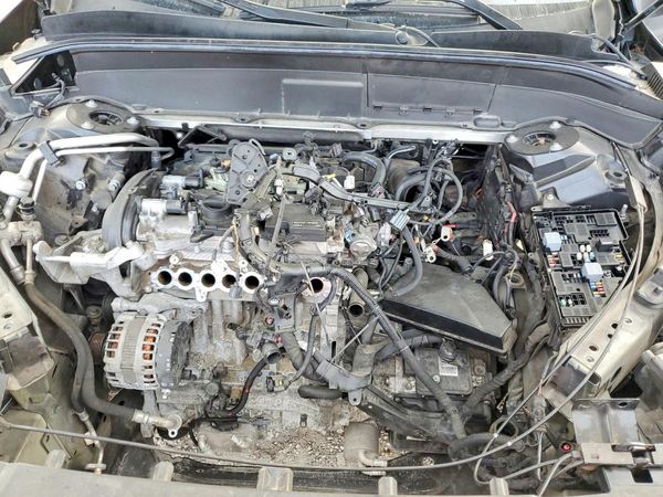 2016 VOLVO XC90 SV42 Momentum — Engine bay