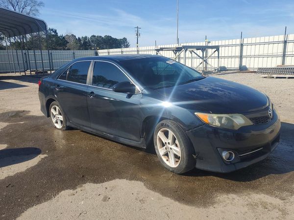 2014 TOYOTA CAMRY — Passenger 3/4