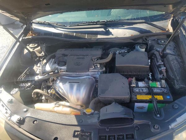 2014 TOYOTA CAMRY — Engine bay