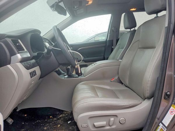2016 TOYOTA HIGHLANDER