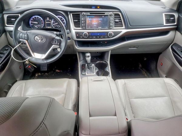 2016 TOYOTA HIGHLANDER