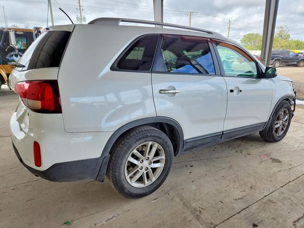 2015 KIA SORENTO GL