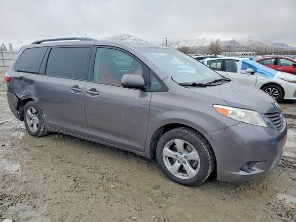 2017 TOYOTA SIENNA LE Mobility/LE