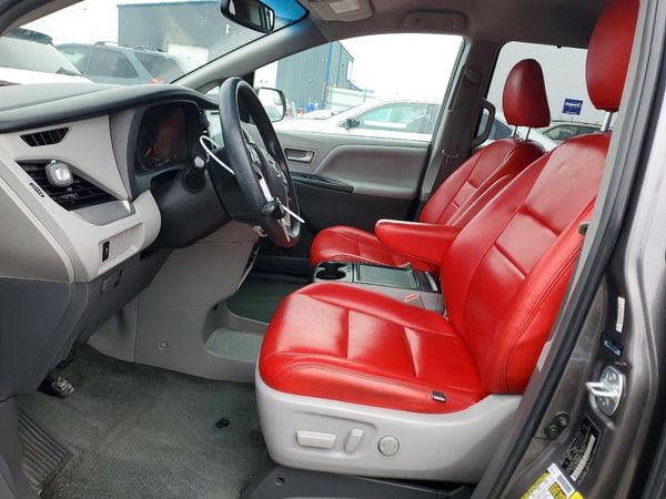 2017 TOYOTA SIENNA LE Mobility/LE