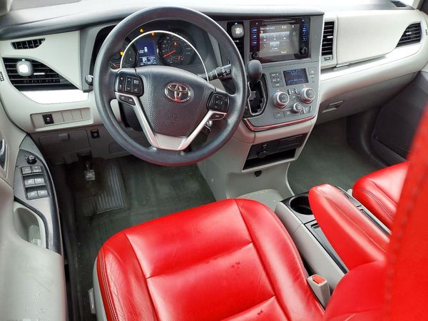 2017 TOYOTA SIENNA LE Mobility/LE