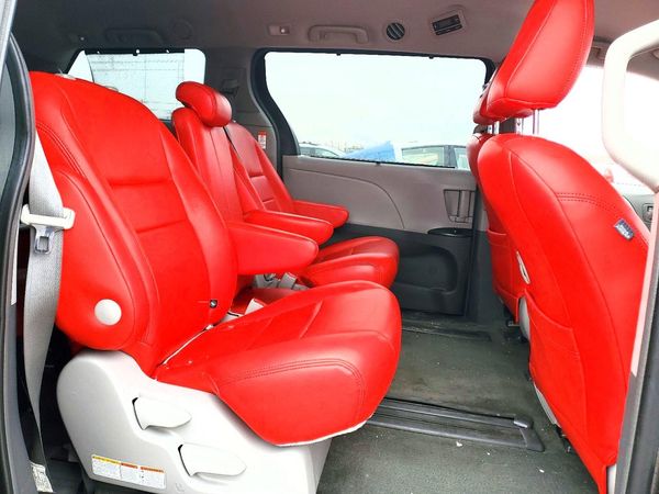2017 TOYOTA SIENNA LE Mobility/LE