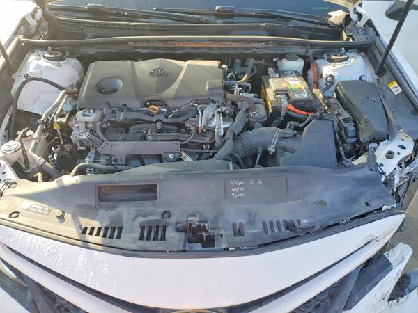 2020 TOYOTA CAMRY SE — Engine bay