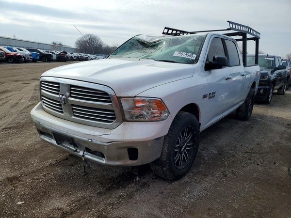 2016 RAM 1500 SLT CREW CAB 4X4