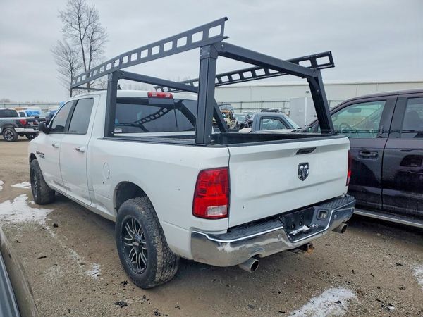 2016 RAM 1500 SLT CREW CAB 4X4