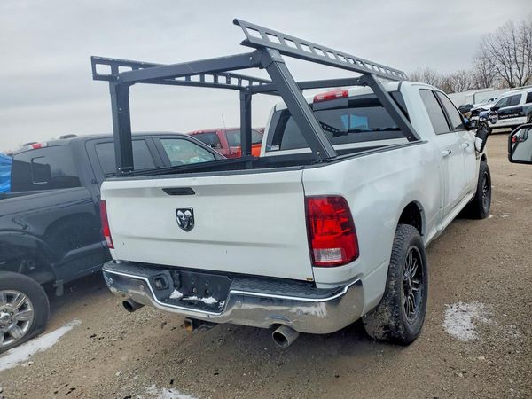 2016 RAM 1500 SLT CREW CAB 4X4