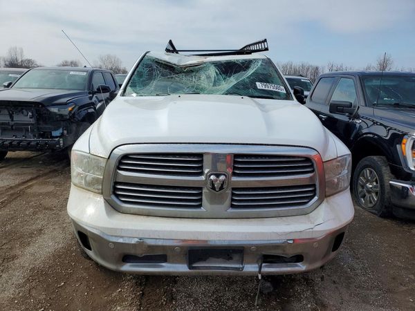 2016 RAM 1500 SLT CREW CAB 4X4