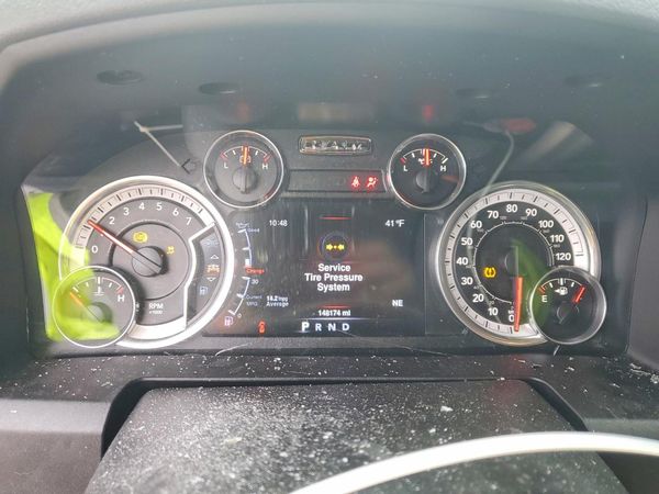 2016 RAM 1500 SLT CREW CAB 4X4
