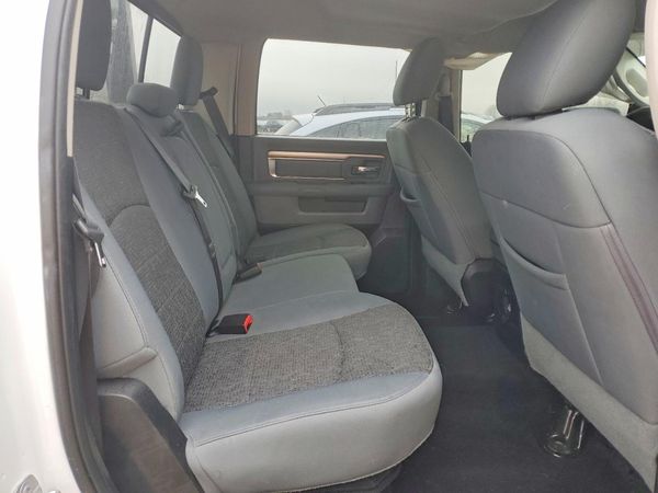 2016 RAM 1500 SLT CREW CAB 4X4