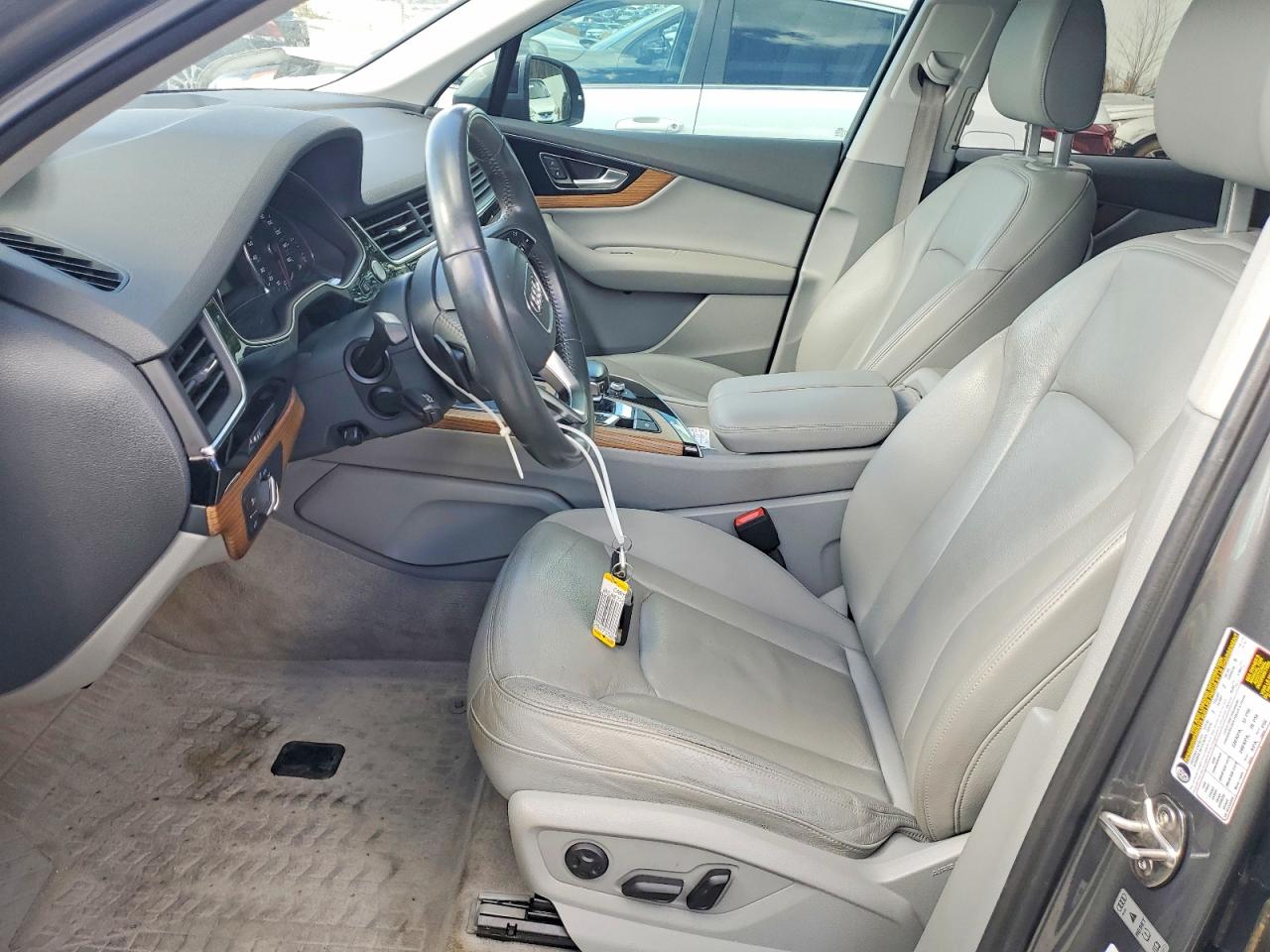 2017 AUDI Q7 quattro Premium Plus
