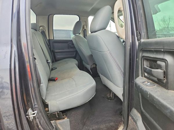 2018 RAM 1500 ST QUAD CAB 4X4