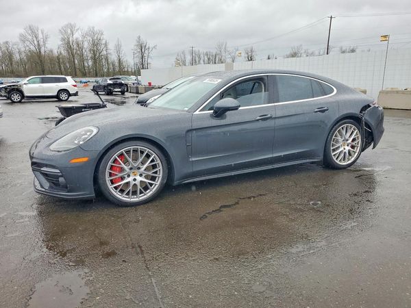 2017 PORSCHE PANAMERA