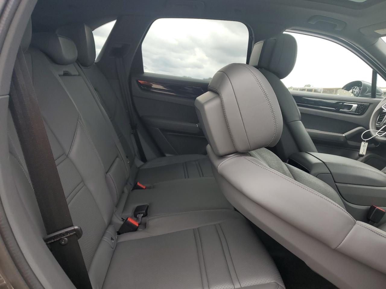 2021 PORSCHE CAYENNE