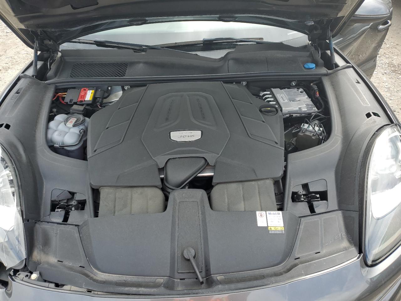 2021 PORSCHE CAYENNE
