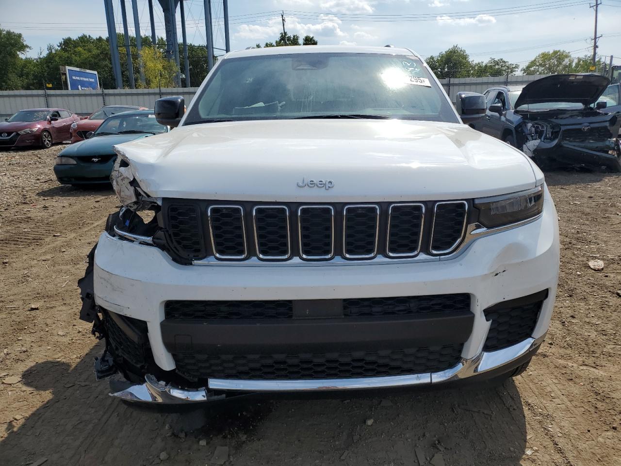 2025 JEEP GRAND CHEROKEE Laredo, Altitude