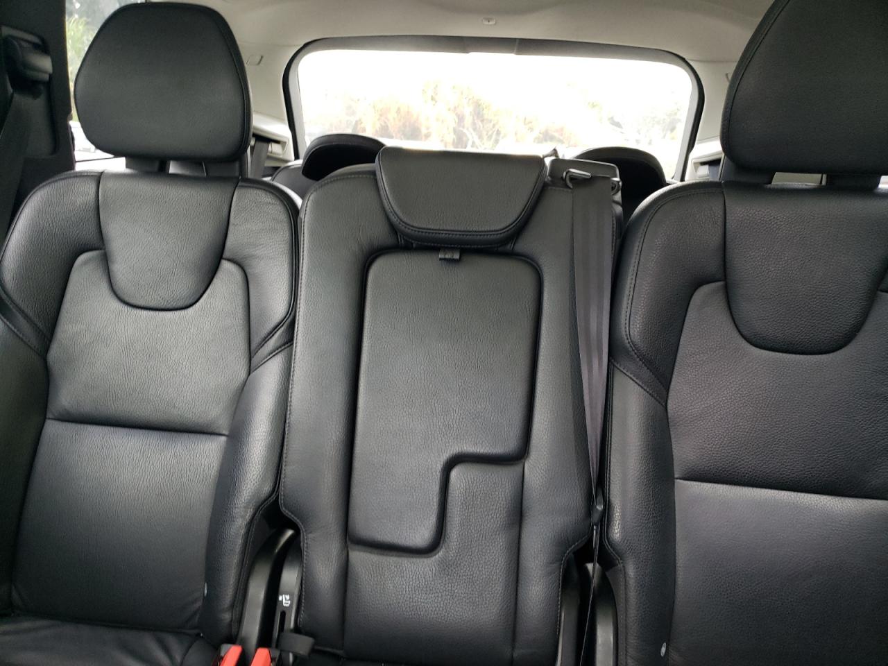 2019 VOLVO XC90 Momentum