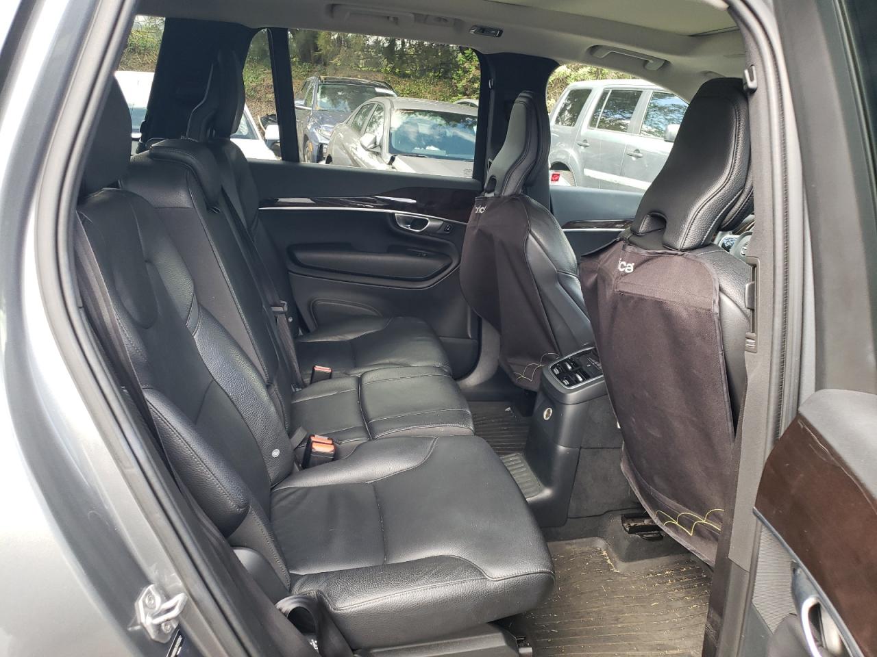 2019 VOLVO XC90 Momentum