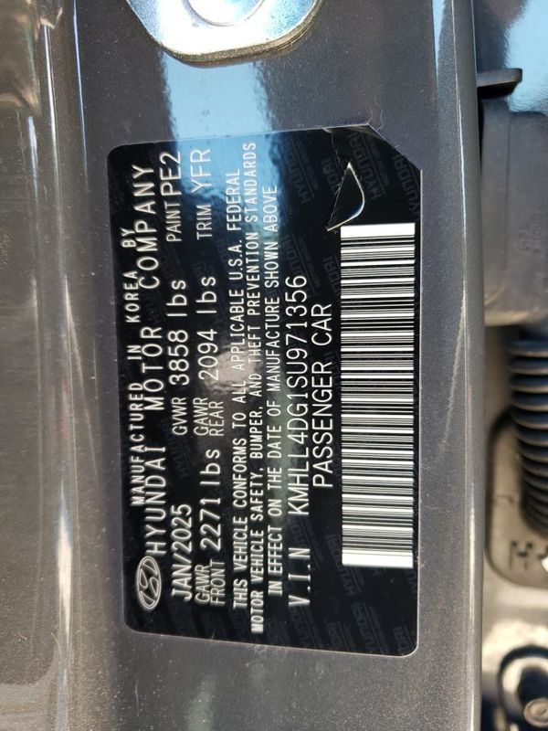 2025 HYUNDAI ELANTRA SE