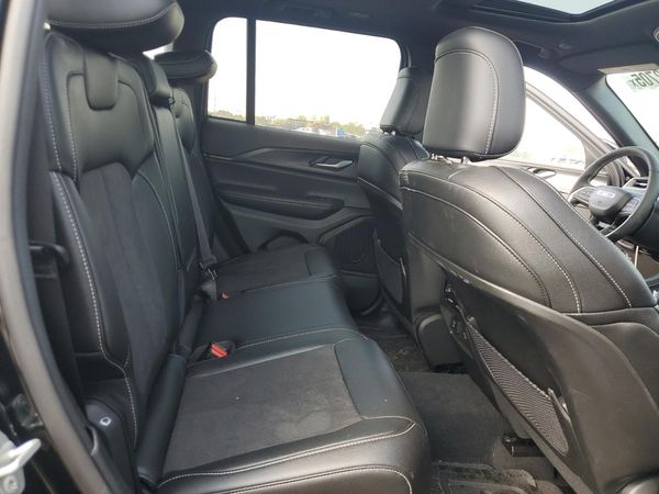 2024 JEEP GRAND CHEROKEE LAREDO 4X4