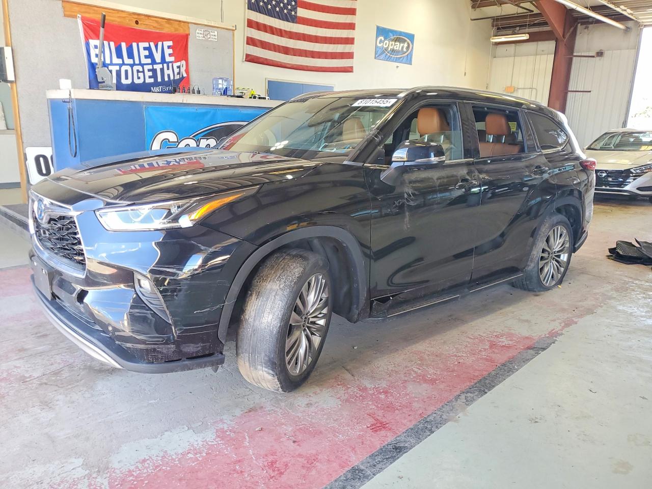 2022 TOYOTA HIGHLANDER Platinum — Front 3/4
