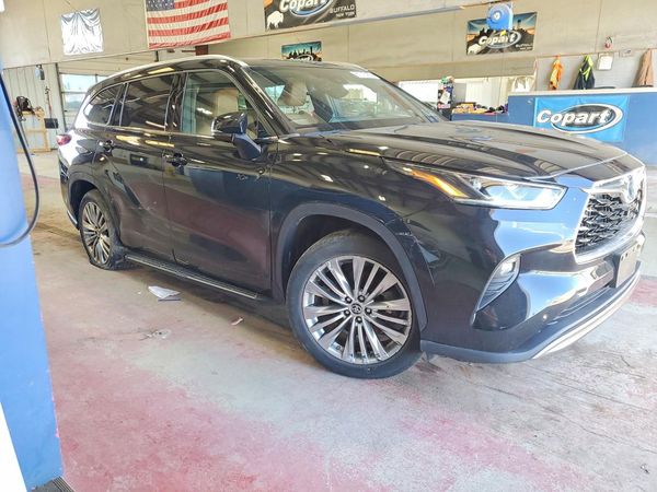2022 TOYOTA HIGHLANDER Platinum — Passenger 3/4
