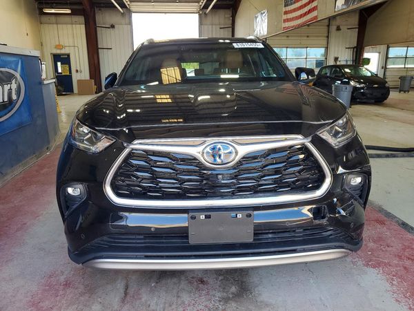 2022 TOYOTA HIGHLANDER Platinum — DIRF