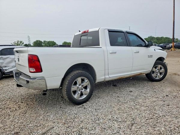 2015 RAM 1500 SLT