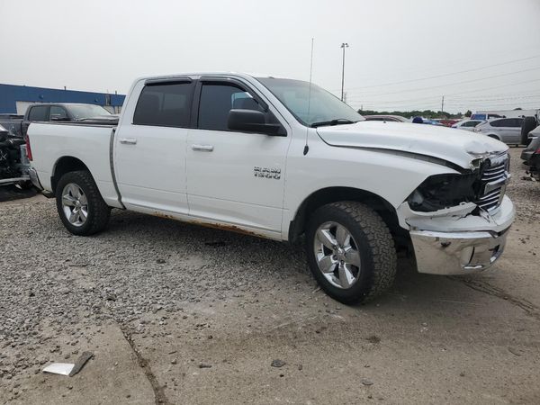 2015 RAM 1500 SLT