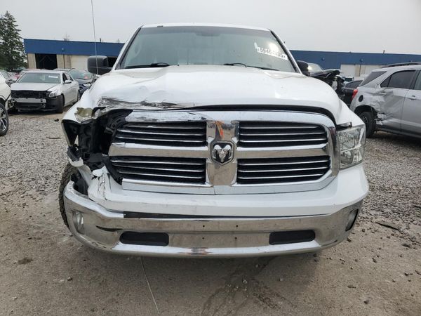 2015 RAM 1500 SLT