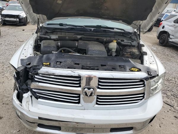 2015 RAM 1500 SLT
