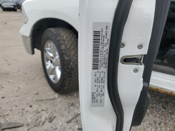 2015 RAM 1500 SLT