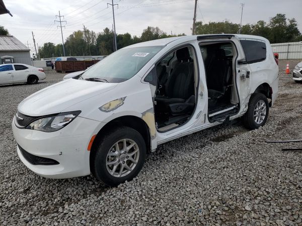 2022 CHRYSLER VOYAGER