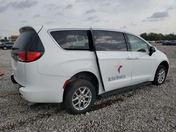 2022 CHRYSLER VOYAGER