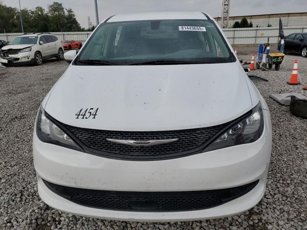 2022 CHRYSLER VOYAGER