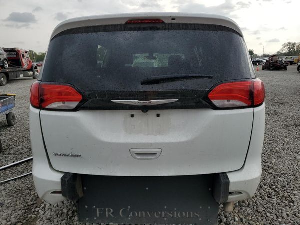 2022 CHRYSLER VOYAGER