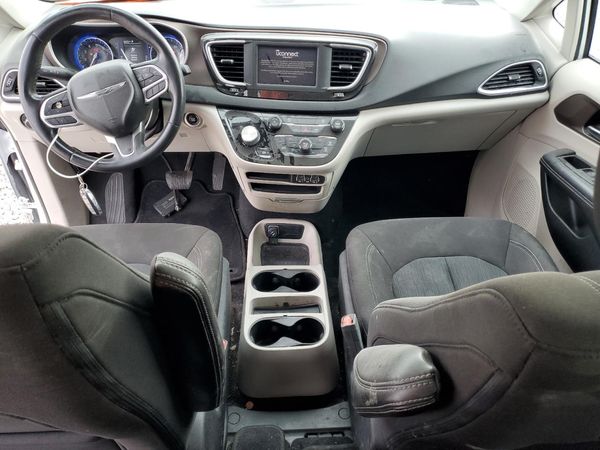 2022 CHRYSLER VOYAGER